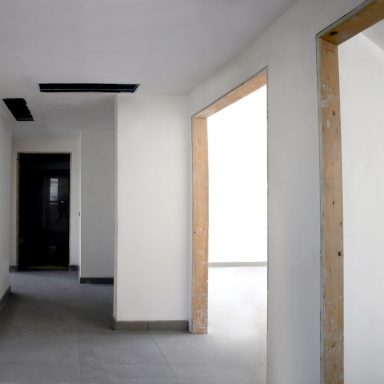 Le asesoramos a la hora de adquirir un local o vivienda: la posibilidad de reformar, coste aproximado de las obras, normativa a contemplar, limitaciones de la normativa, actividades compatibles… Para que tenga la seguridad de tomar la decisión acertada.